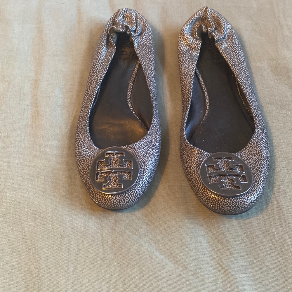 Tory Burch Gunmetal Gray Reva Flats 8 M